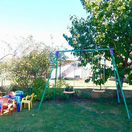 Lovley Rural With Garden Pula
