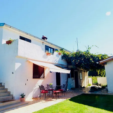 Lovley Rural With Garden Guest house