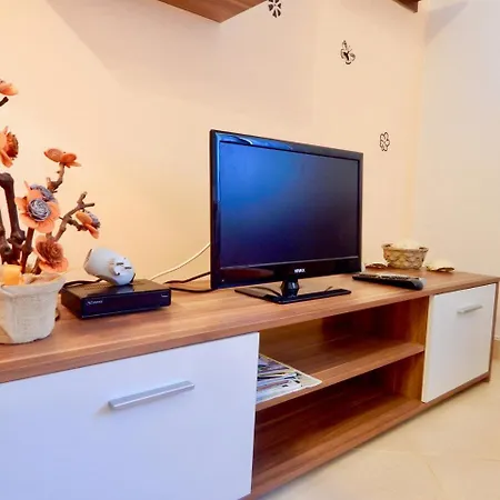 Lovley Rural With Garden 3* Pula