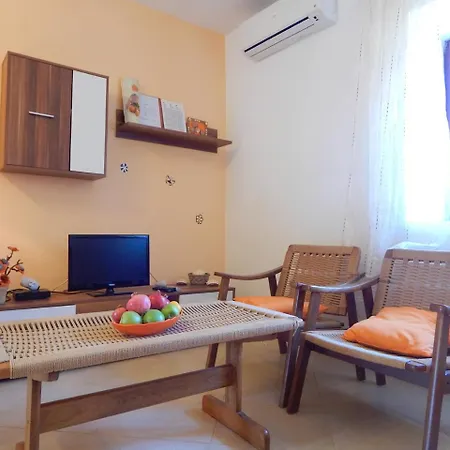 Lovley Rural With Garden 3* Pula