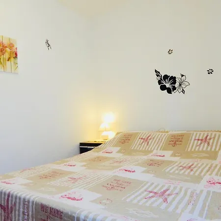 Konukevi Lovley Rural With Garden 3*
