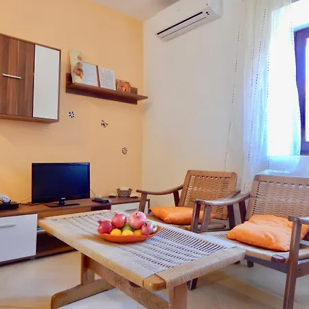 Konukevi Lovley Rural With Garden 3*
