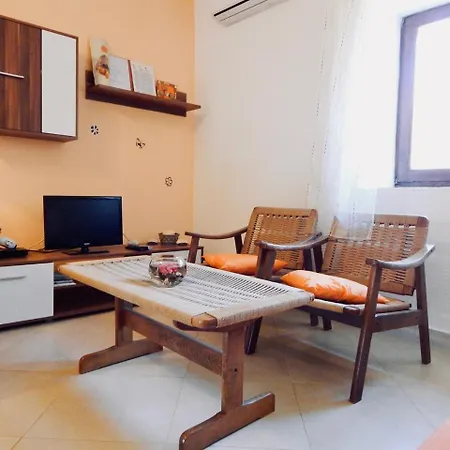 Lovley Rural With Garden 3* Pula